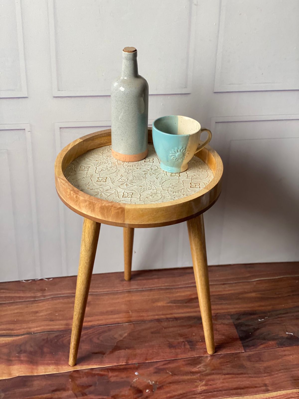 Metal Embossed Round Table Ivory Gold