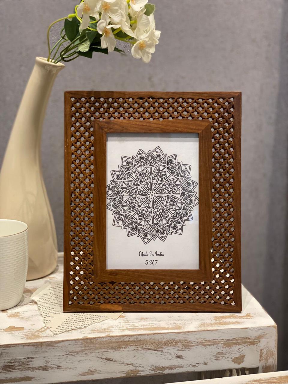 Jaali cut photo frame