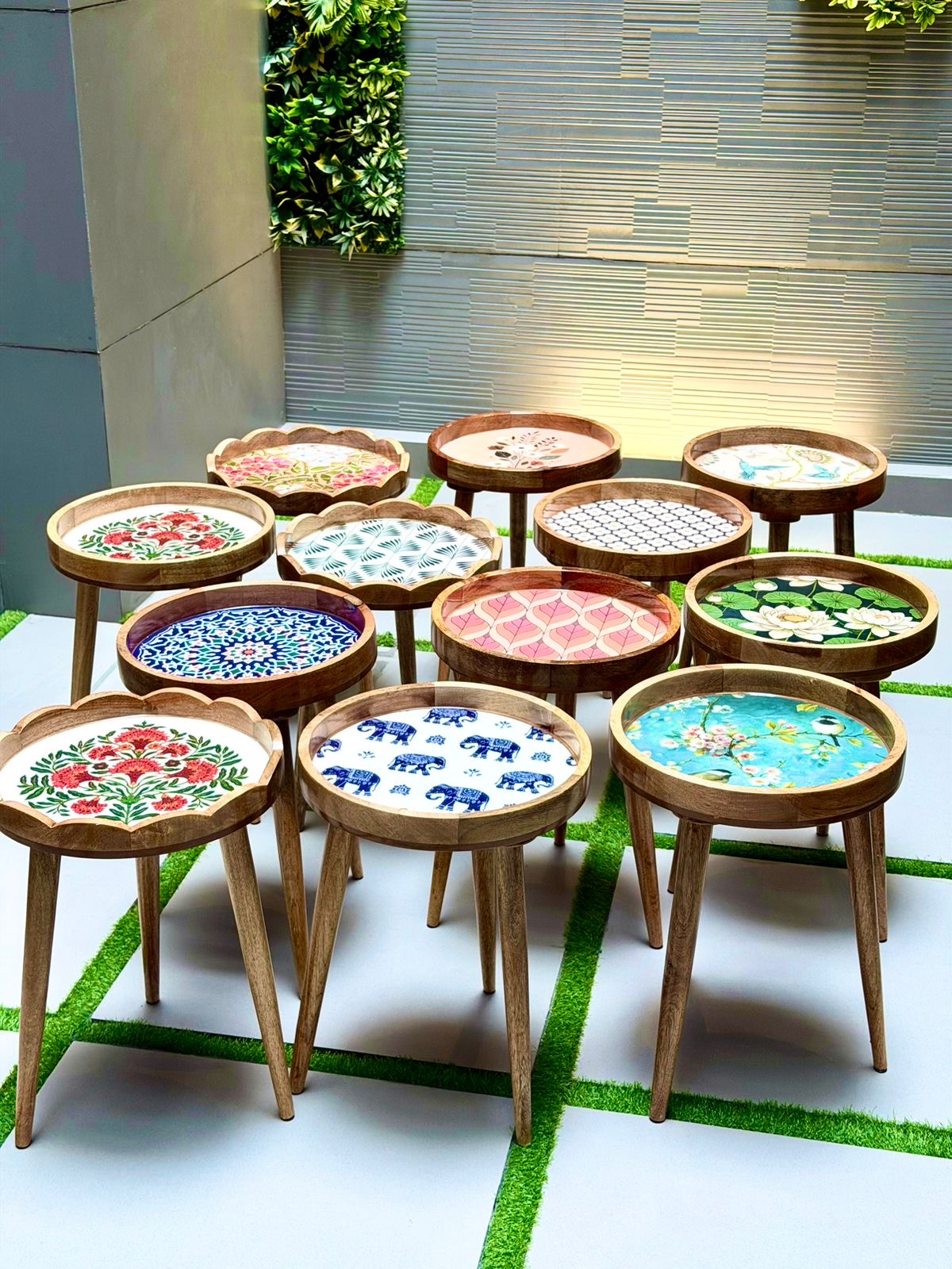 Mangowood Accent Table elephant