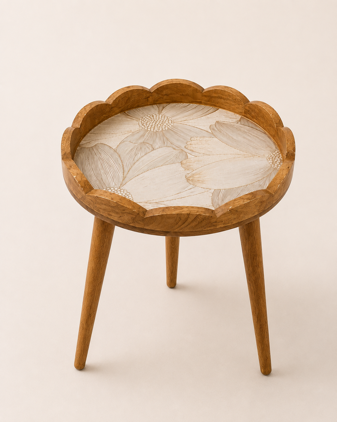 Scallop Table Ivory Gold