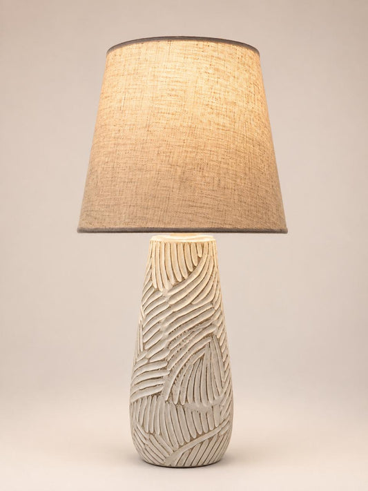 Flower carving table lamp