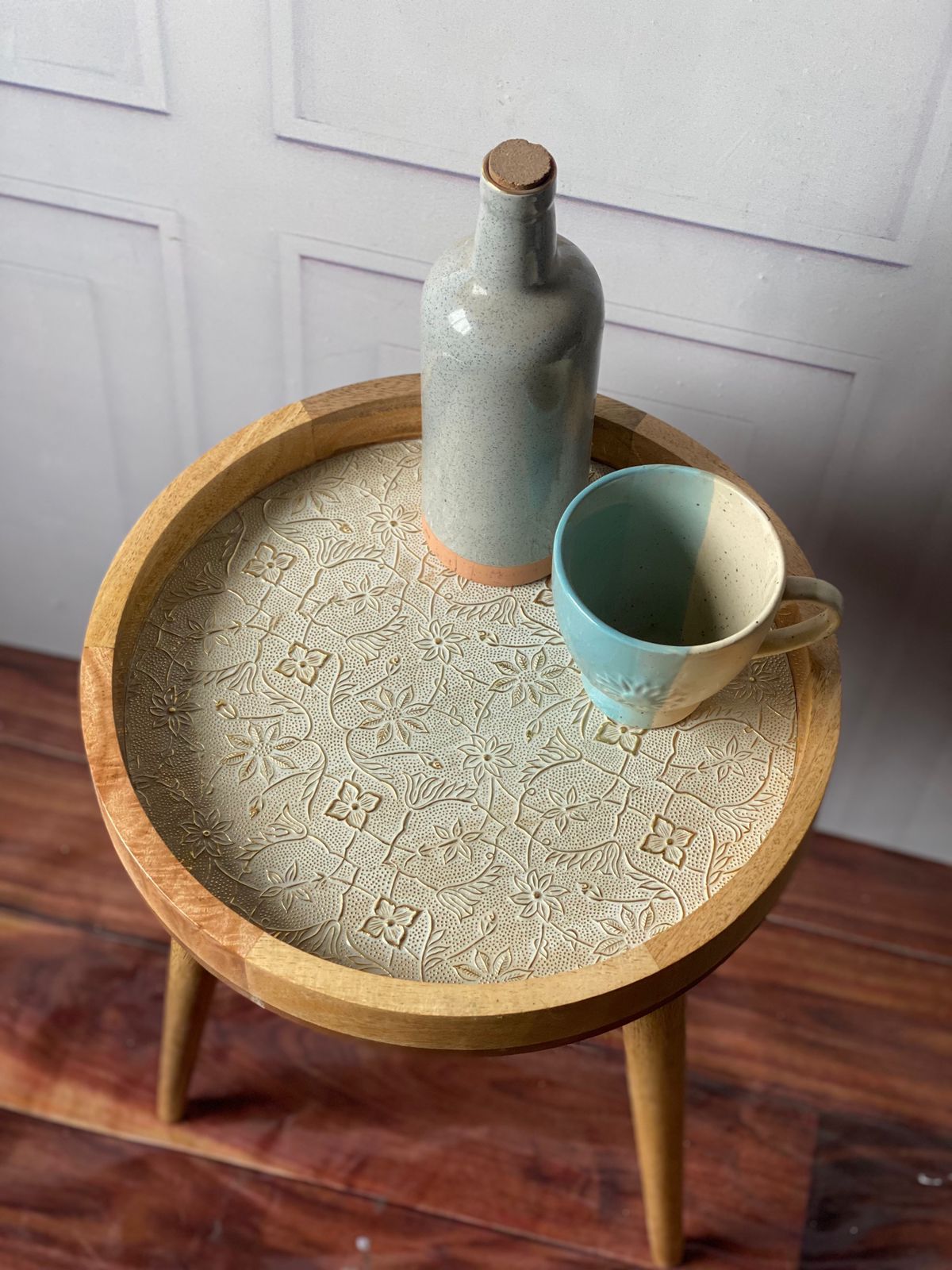 Metal Embossed Round Table Ivory Gold