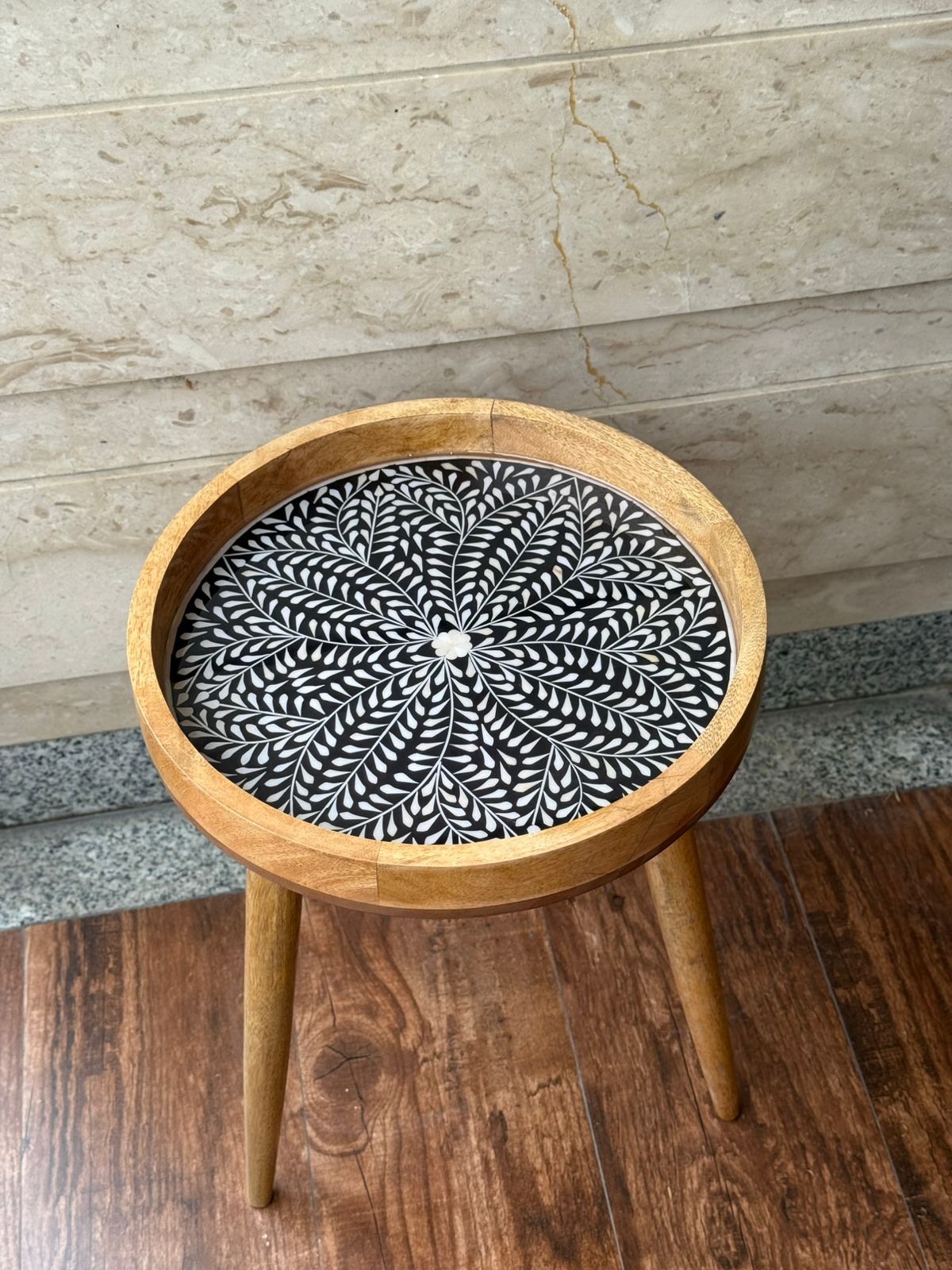 Black Leaf Table