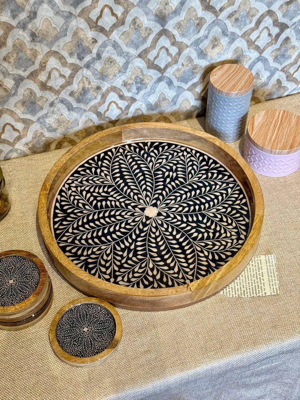 Black Leaf Round Tray